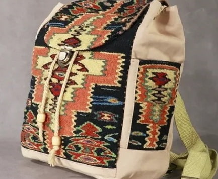 تصویر 1 از کیف گلیمی دوشی با فرم متعادل و تناسب مناسب برای حرکت روزانه